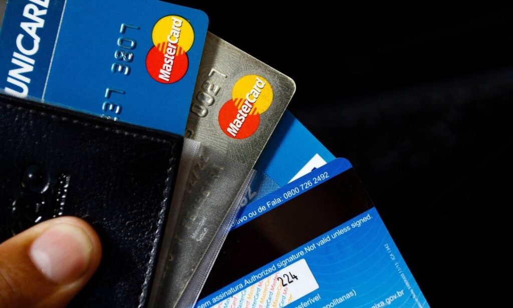 Cartão de crédito, o que é? Lista completa de vantagens e desvantagens