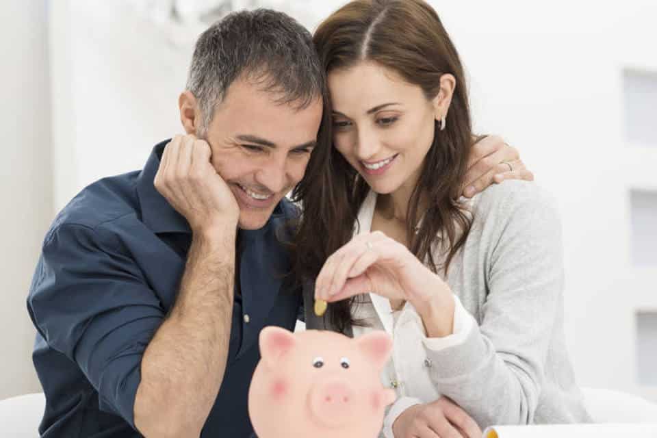 Como guardar dinheiro sendo casado