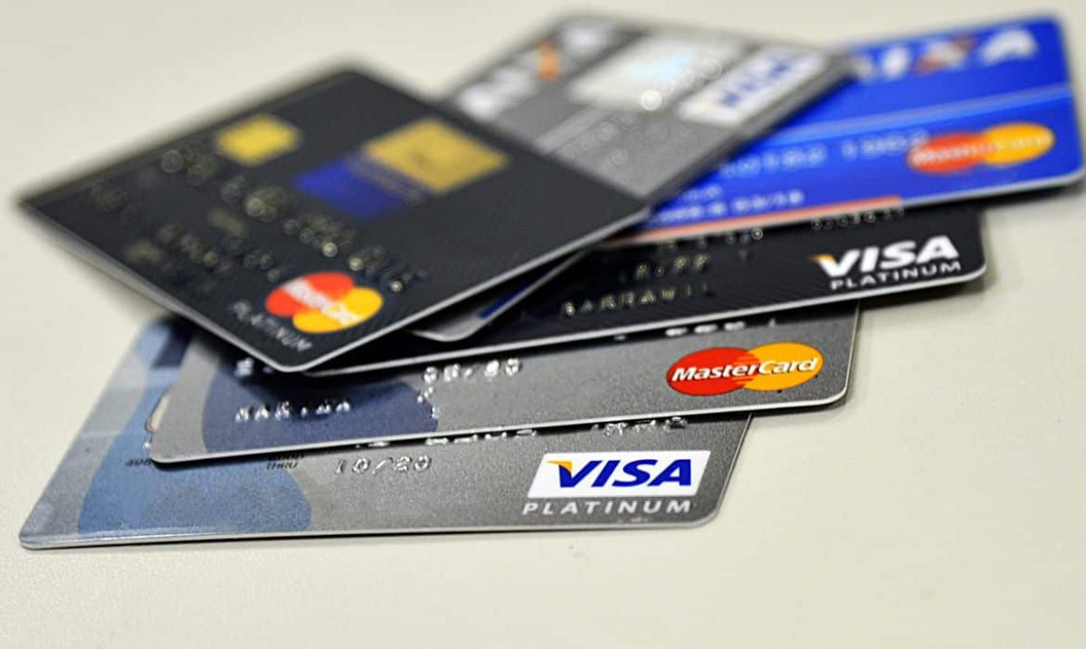 Não use cartão de crédito! Os juros são absurdos. Se você atrasar a fa