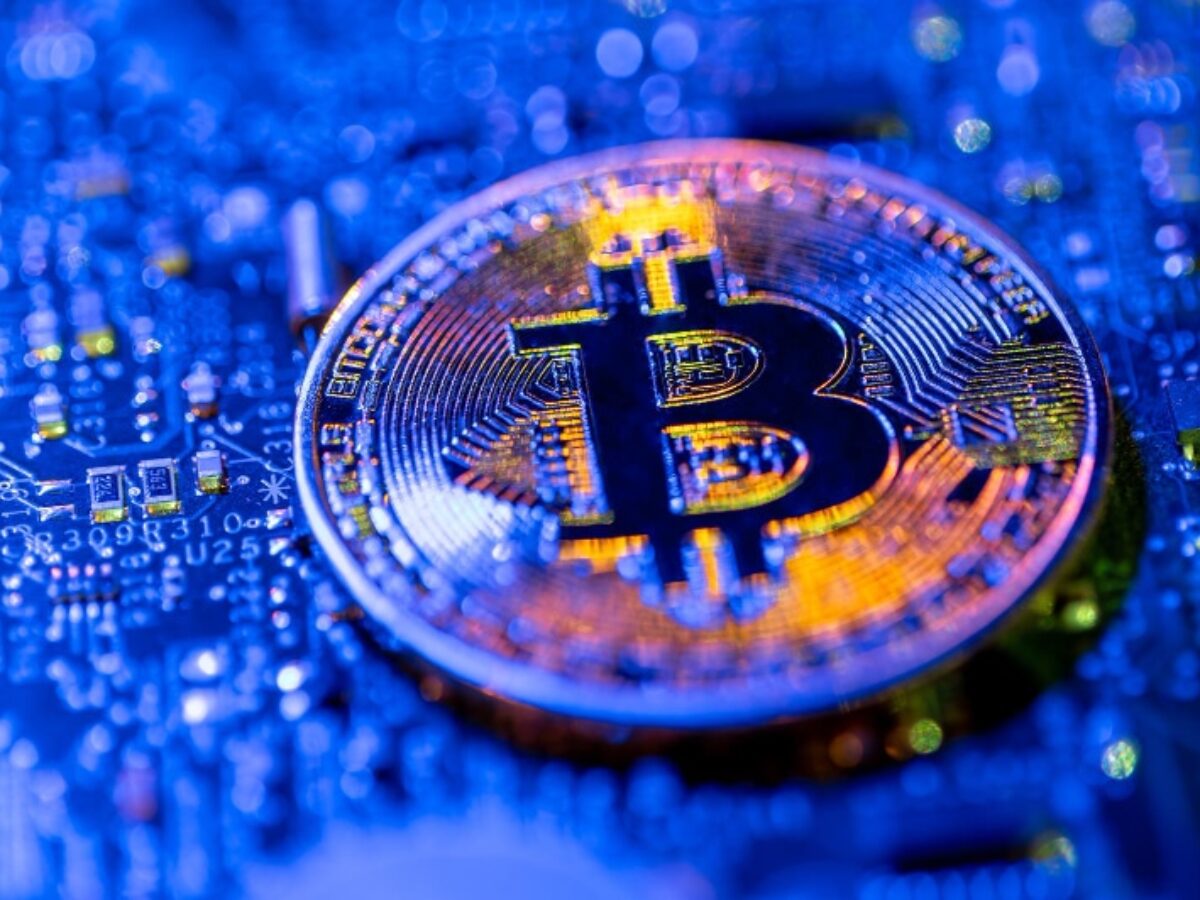 Quem não vender os bitcoins agora é BURRO?