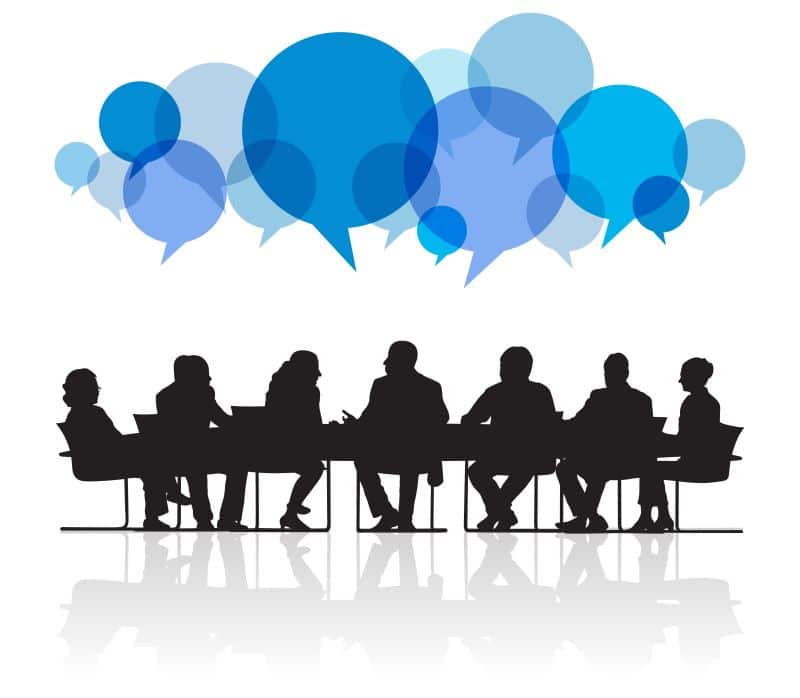 Imagem de pessoas conversando em uma reunião da OCDE.